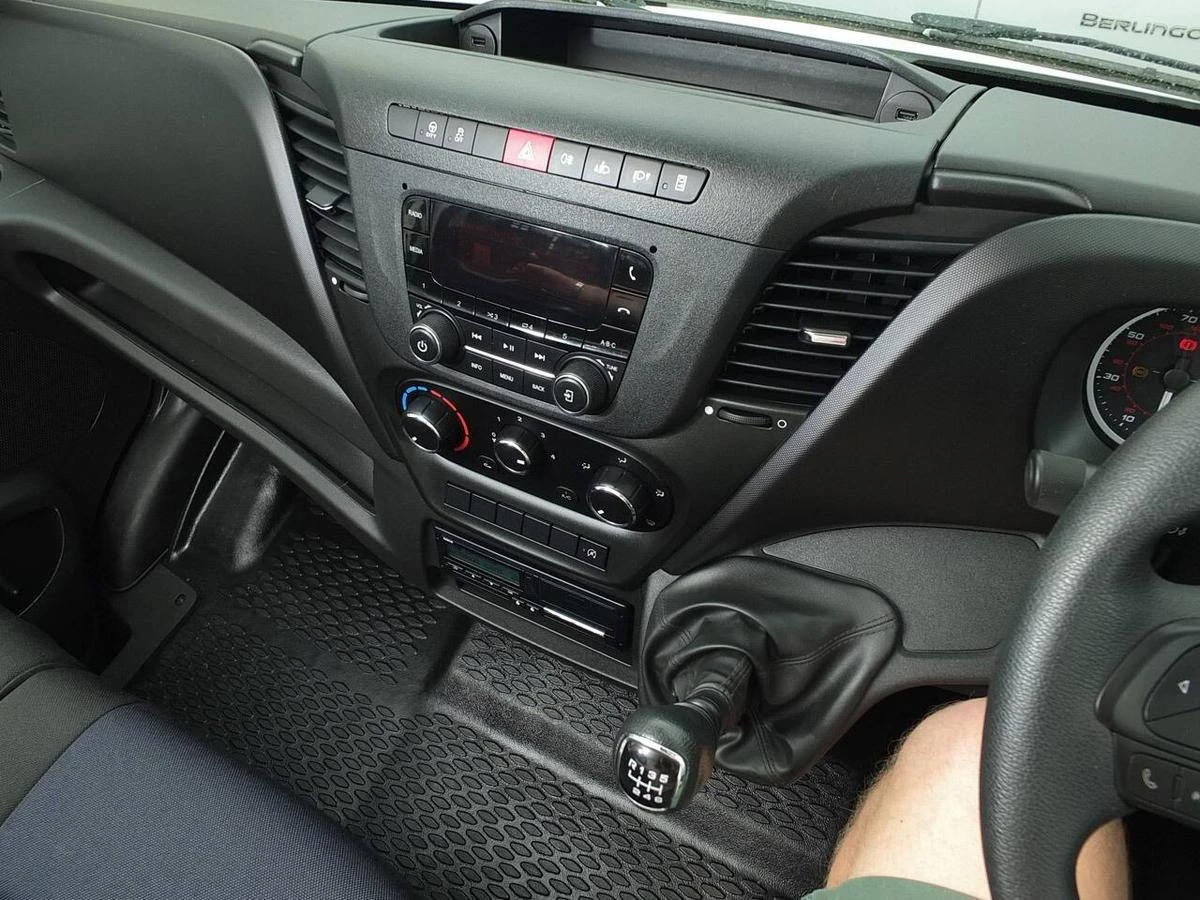 2021 Iveco Daily Tipper Van — cab interior