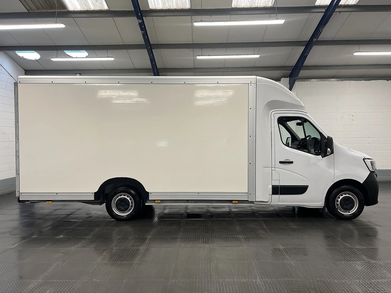 2024 Renault Master Luton Box Van — side view