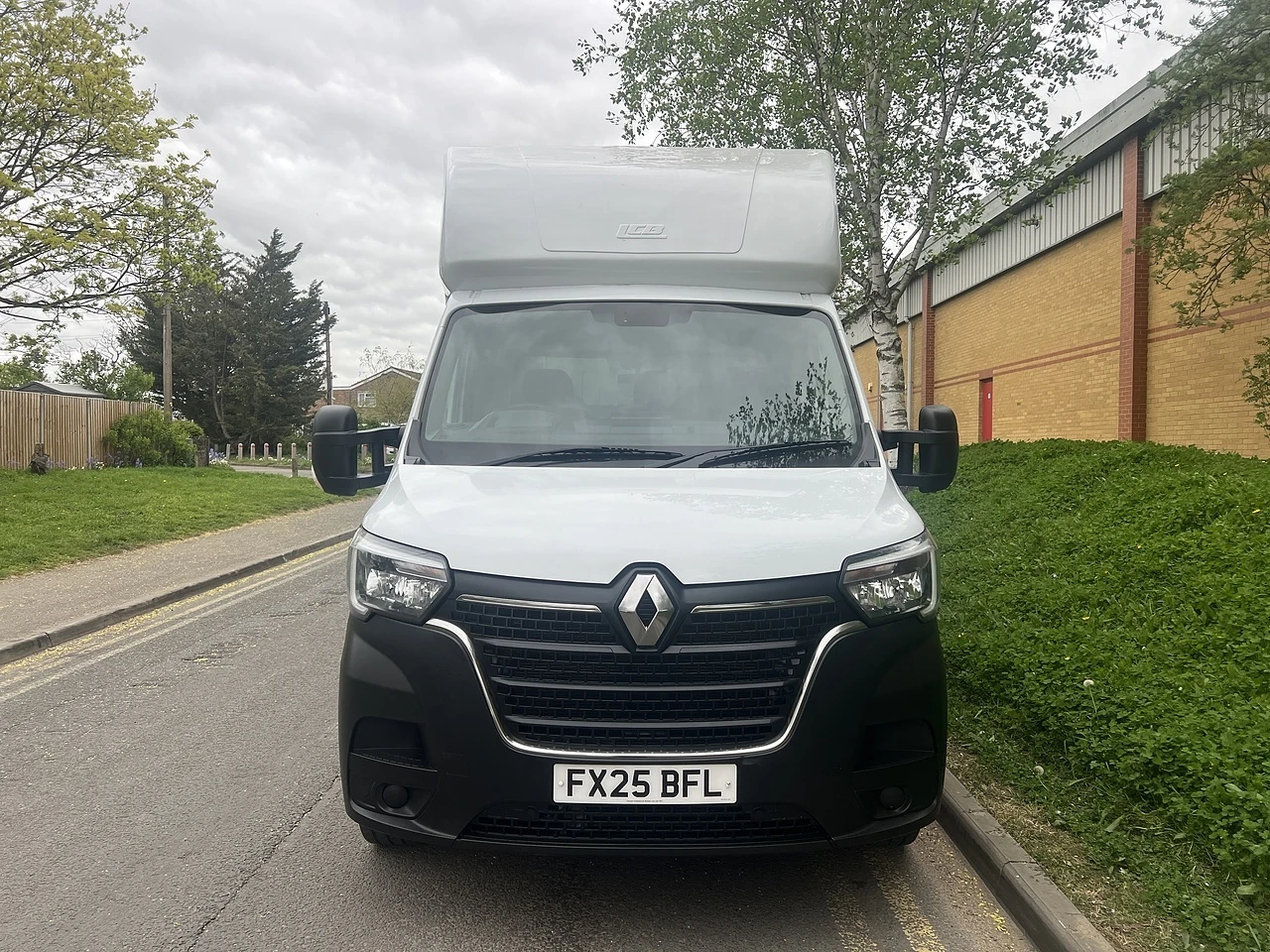 2025 Renault Master Luton Box Van — front view