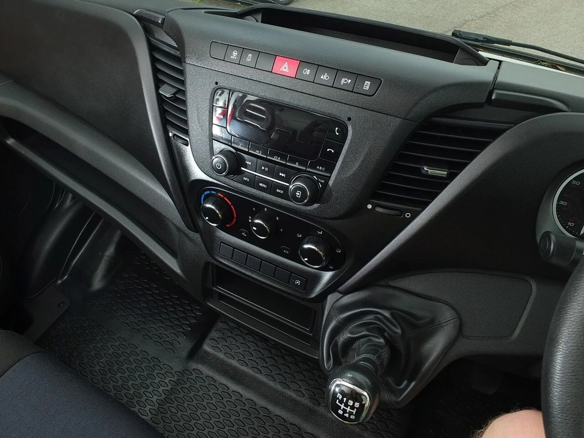 2021 Iveco Daily Luton Low Loader Van — cab interior