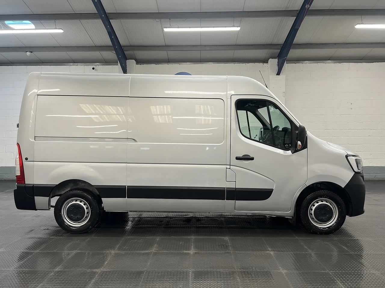 2023 Renault Master Panel Van — side view