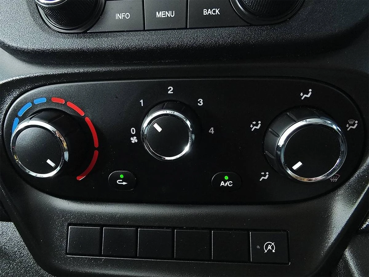 2021 Iveco Daily Luton Low Loader Van — cab interior