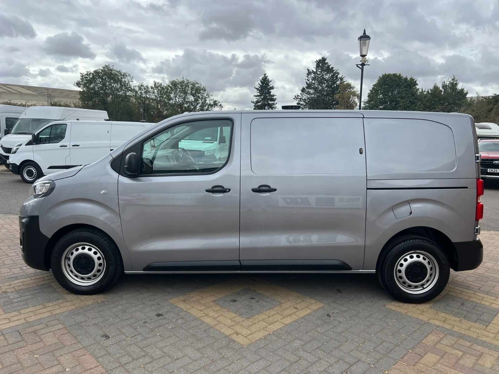2022 Peugeot Expert Panel Van — side view