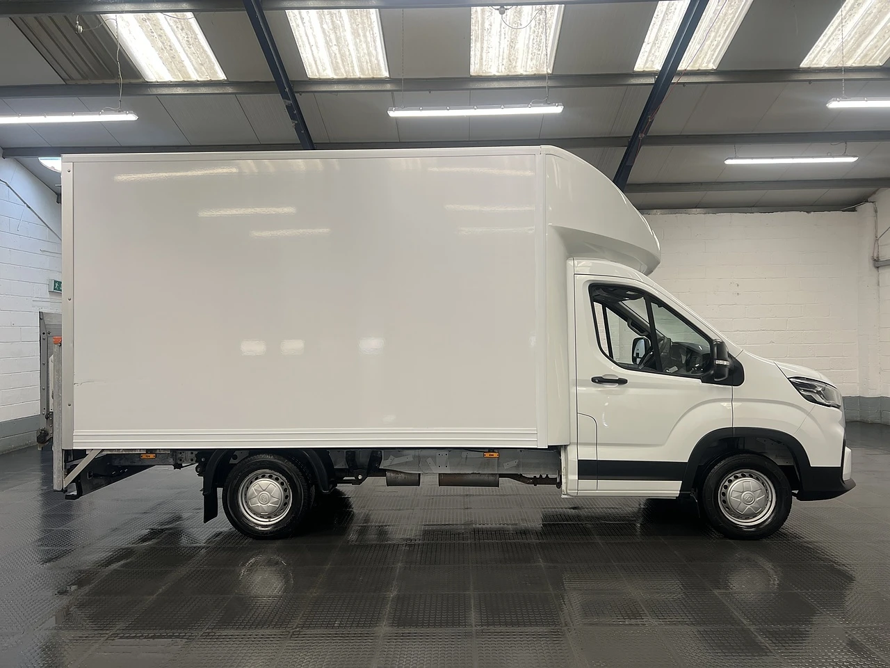 2023 Maxus Deliver 9 Luton Box Van — side view