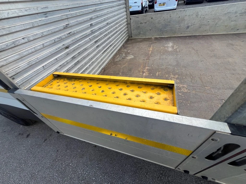 2023 Iveco Daily Dropside Van — detail