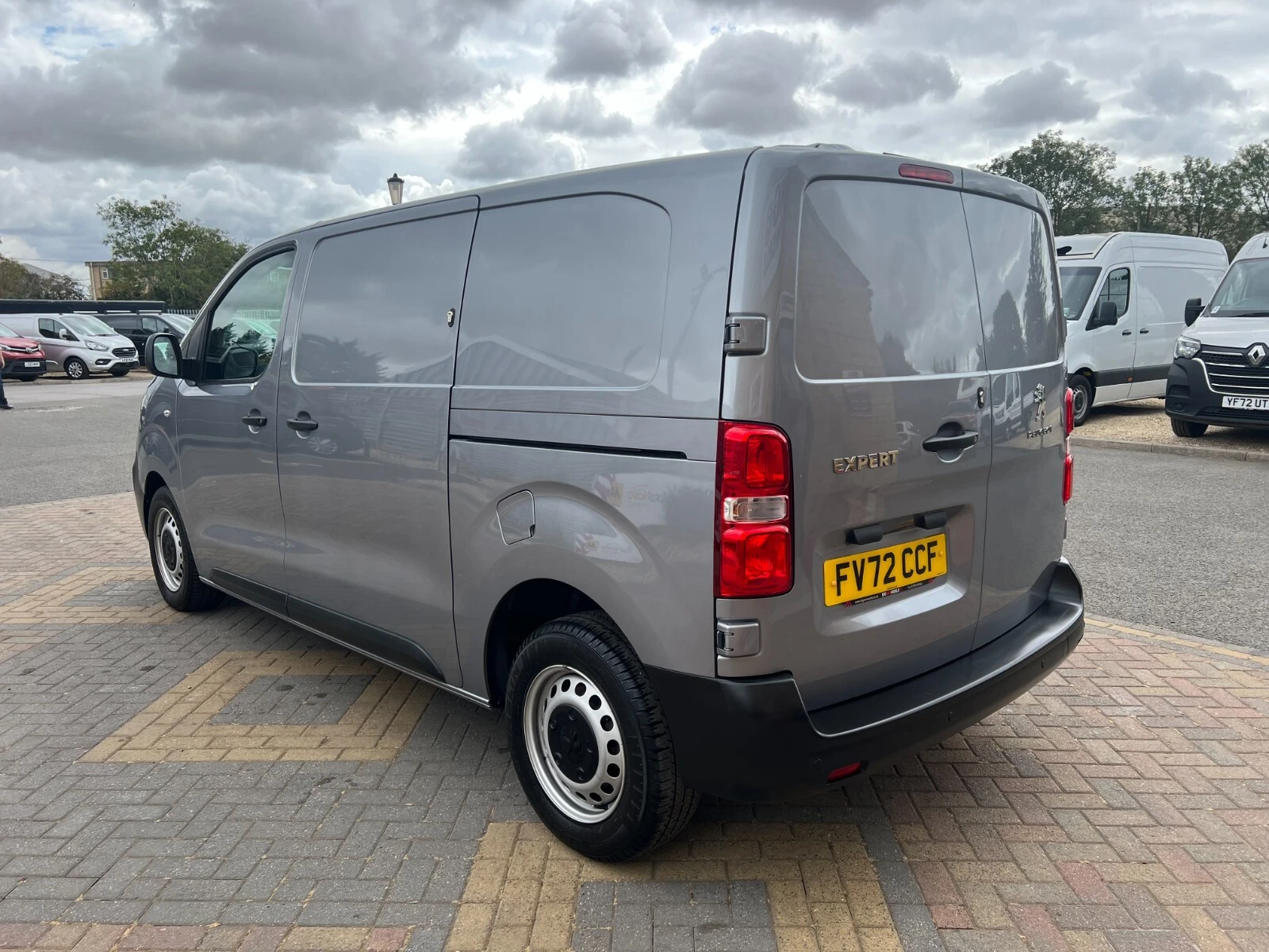 2022 Peugeot Expert Panel Van — rear three-quarter view