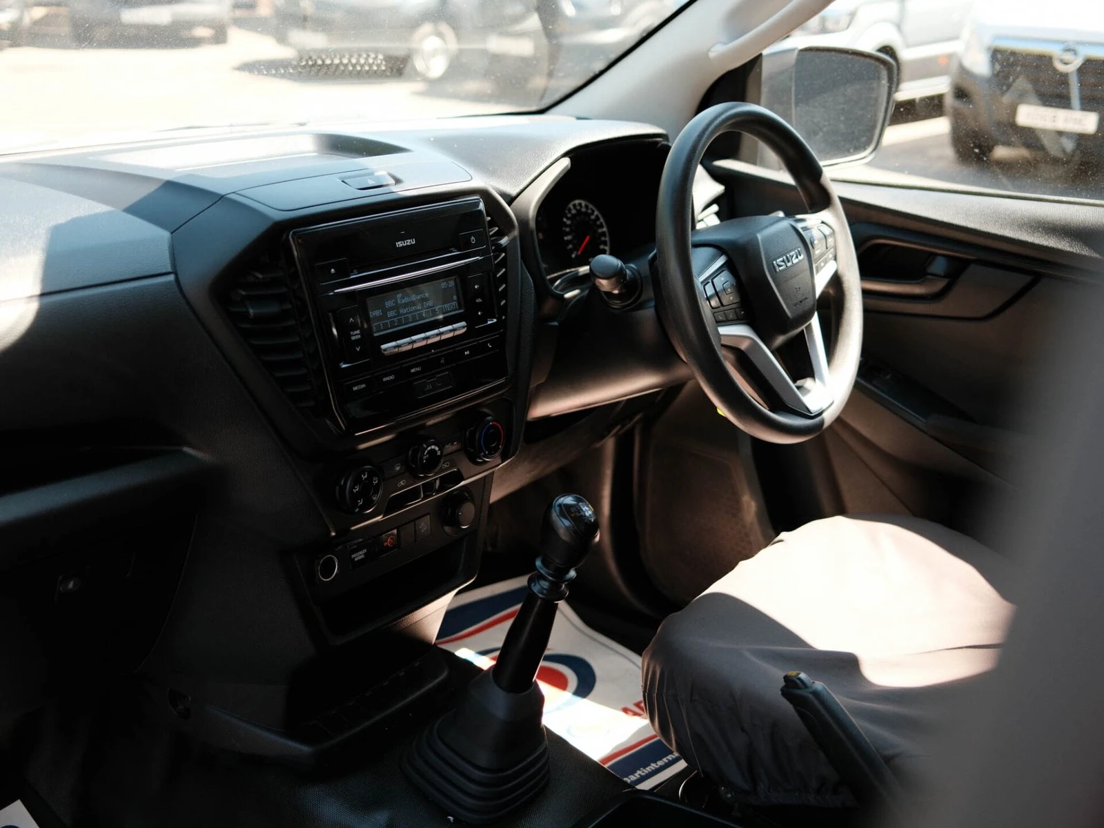 2021 Isuzu D-Max PickUp Van — cab interior