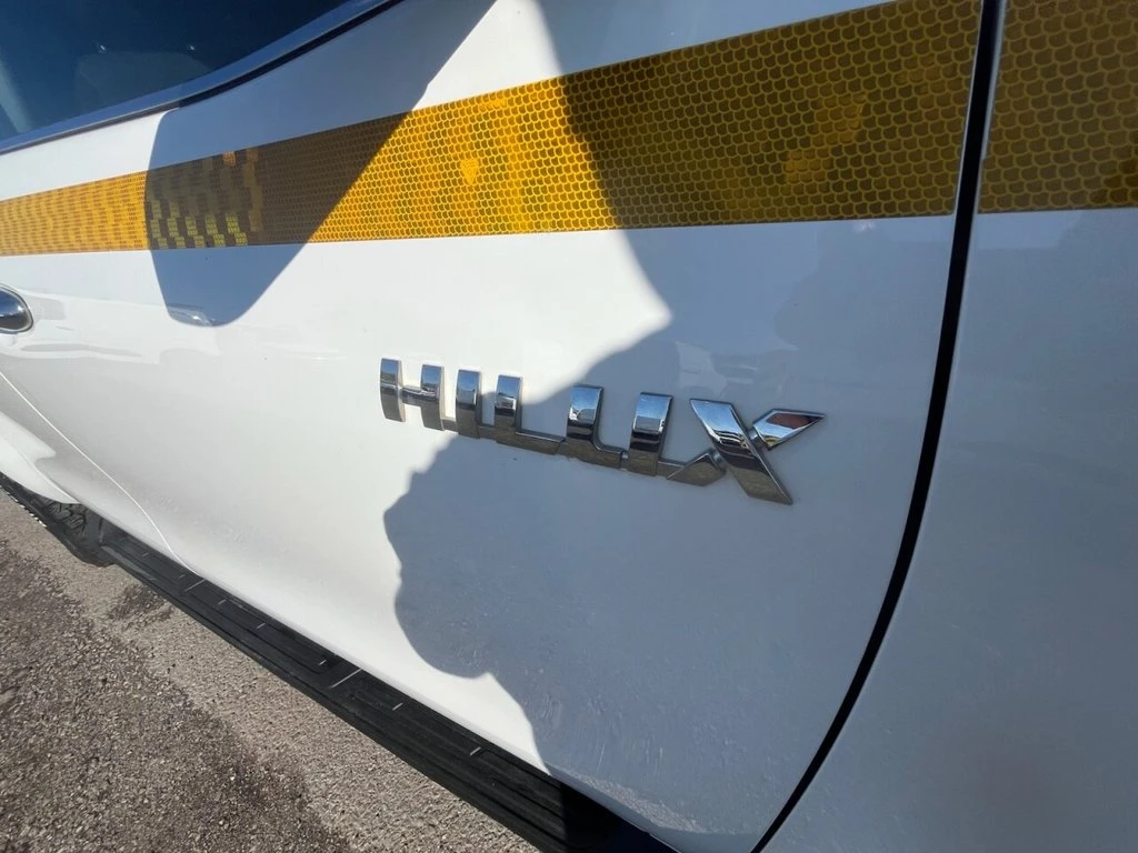 2021 Toyota Hilux Double Cab PickUp Van — detail