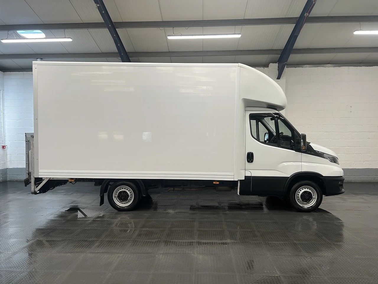 2022 Iveco Daily Luton Box Van — side view