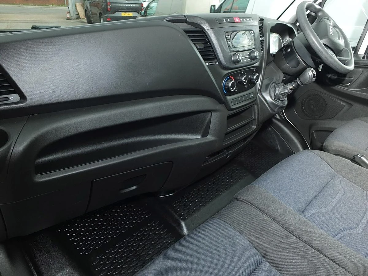 2021 Iveco Daily Luton Low Loader Van — cab interior