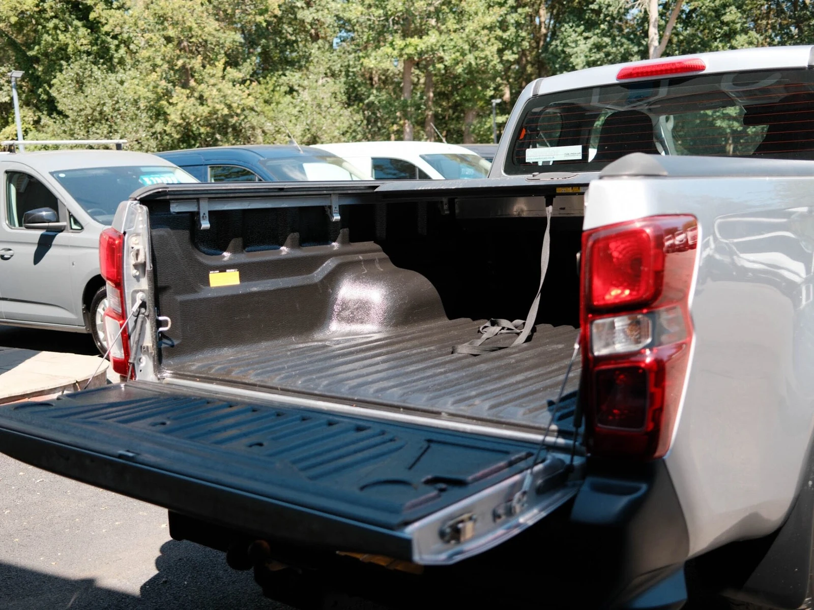 2021 Isuzu D-Max PickUp Van — rear view