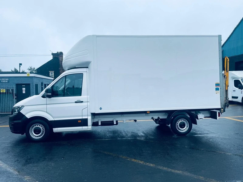 2021 Volkswagen Crafter Luton Box Van — side view