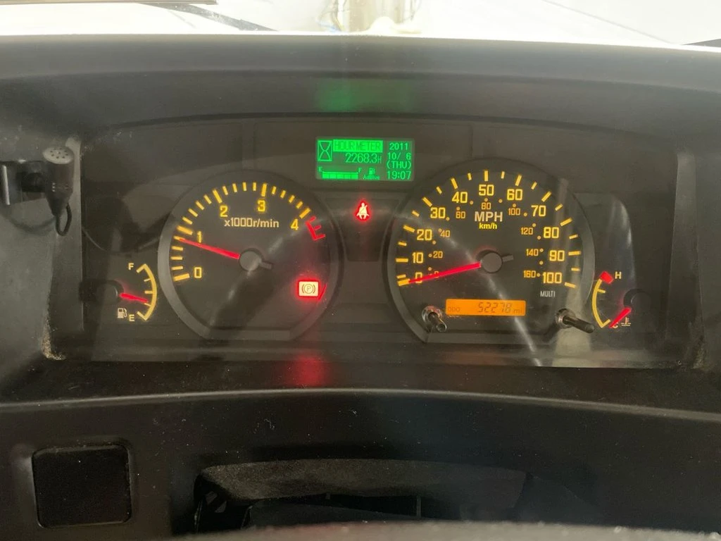 2023 Isuzu Grafter Dropside Van — cab interior