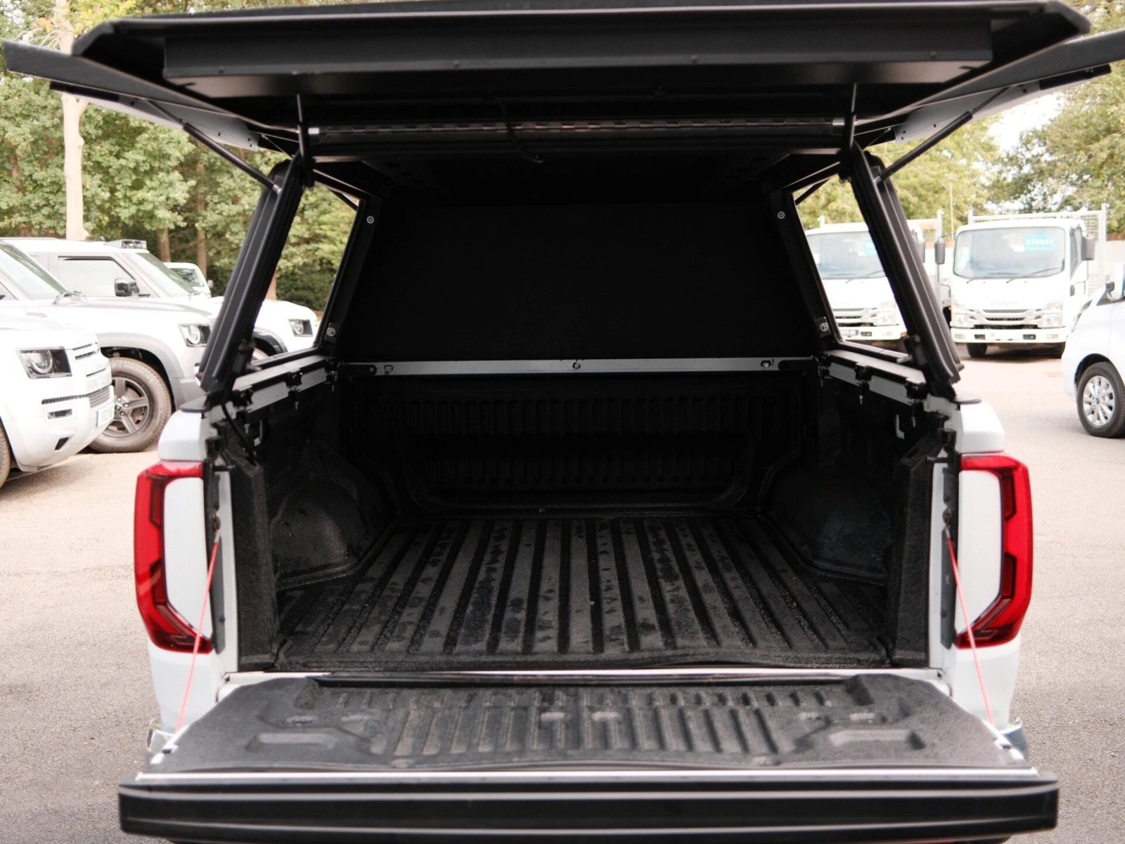2024 Volkswagen Amarok PickUp Van — rear view