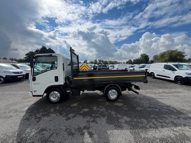 2023 Isuzu Grafter Tipper Van — side view