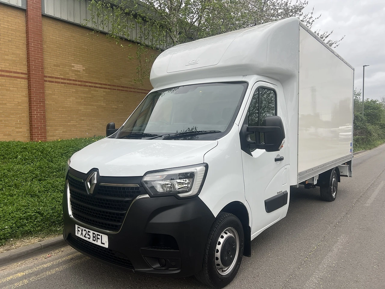 2025 Renault Master Luton Box Van — front three-quarter view