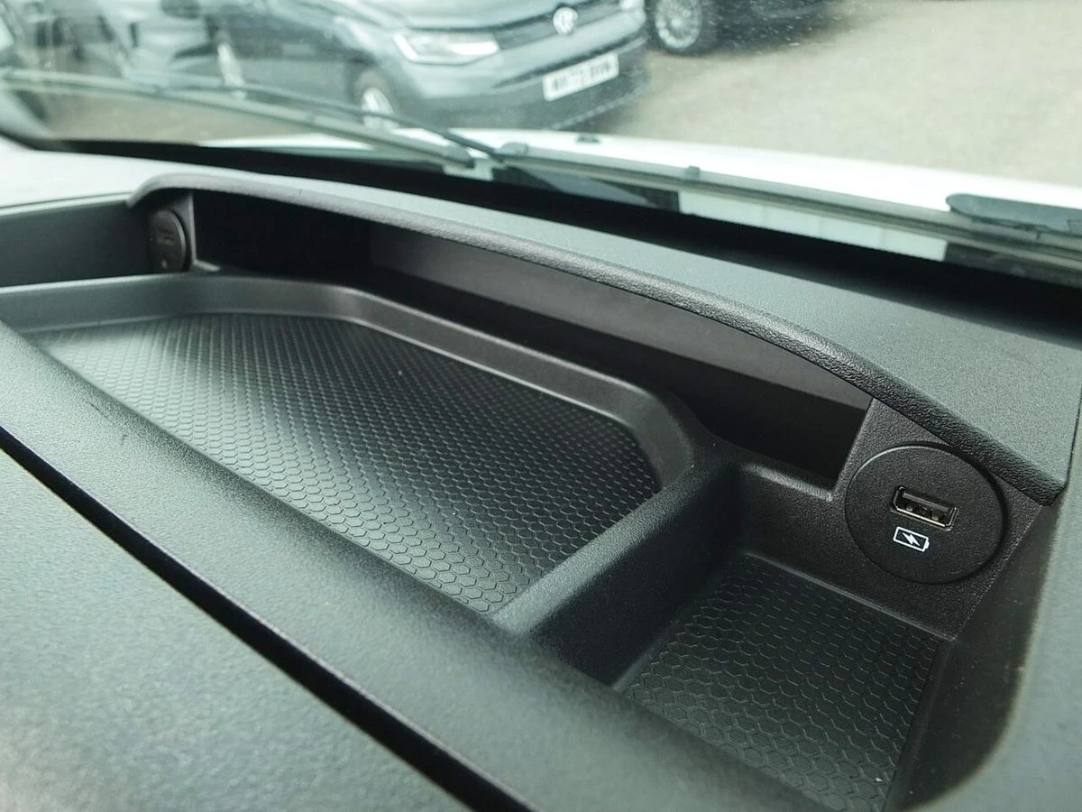2022 Iveco Daily Dropside Van — cab interior