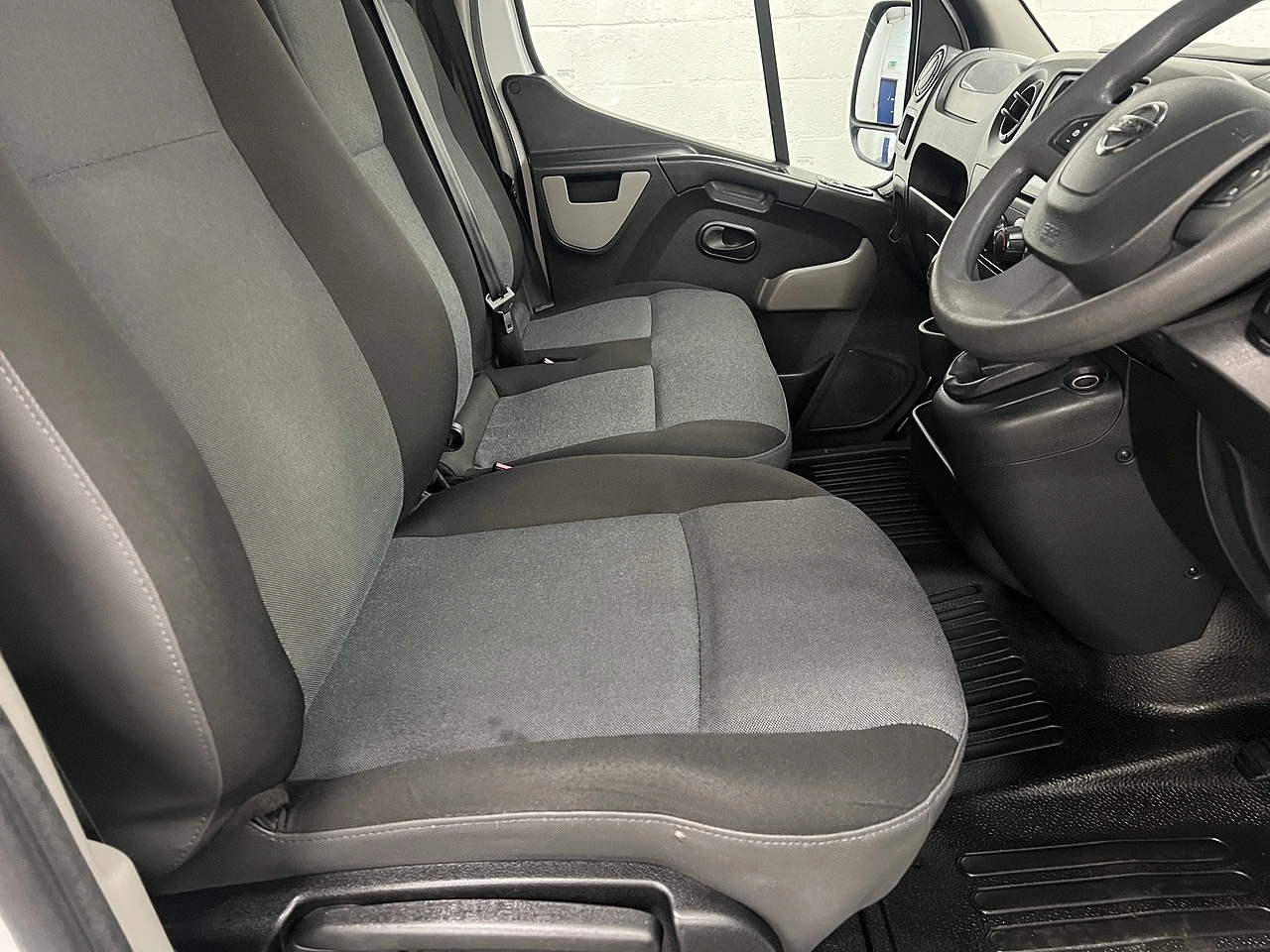 2018 Nissan NV400 Luton Low Loader Van — cab interior