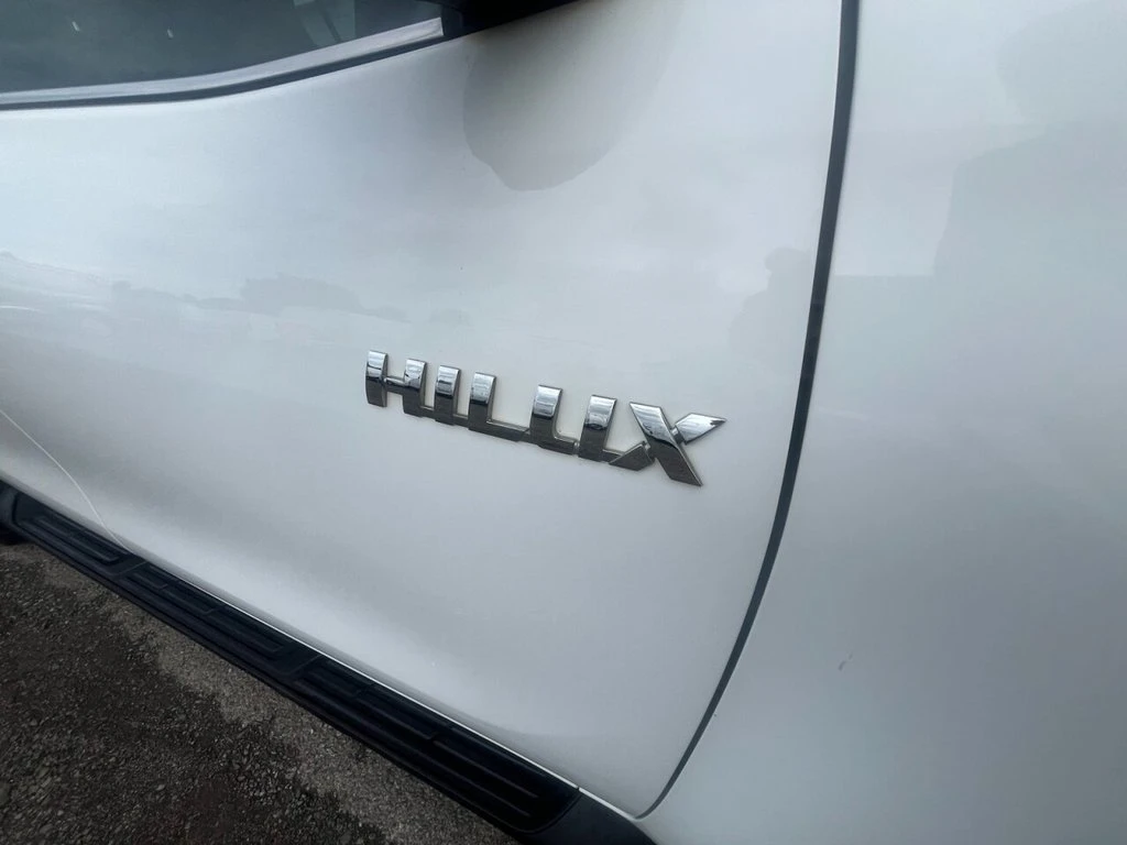 2021 Toyota Hilux Double Cab PickUp Van — detail