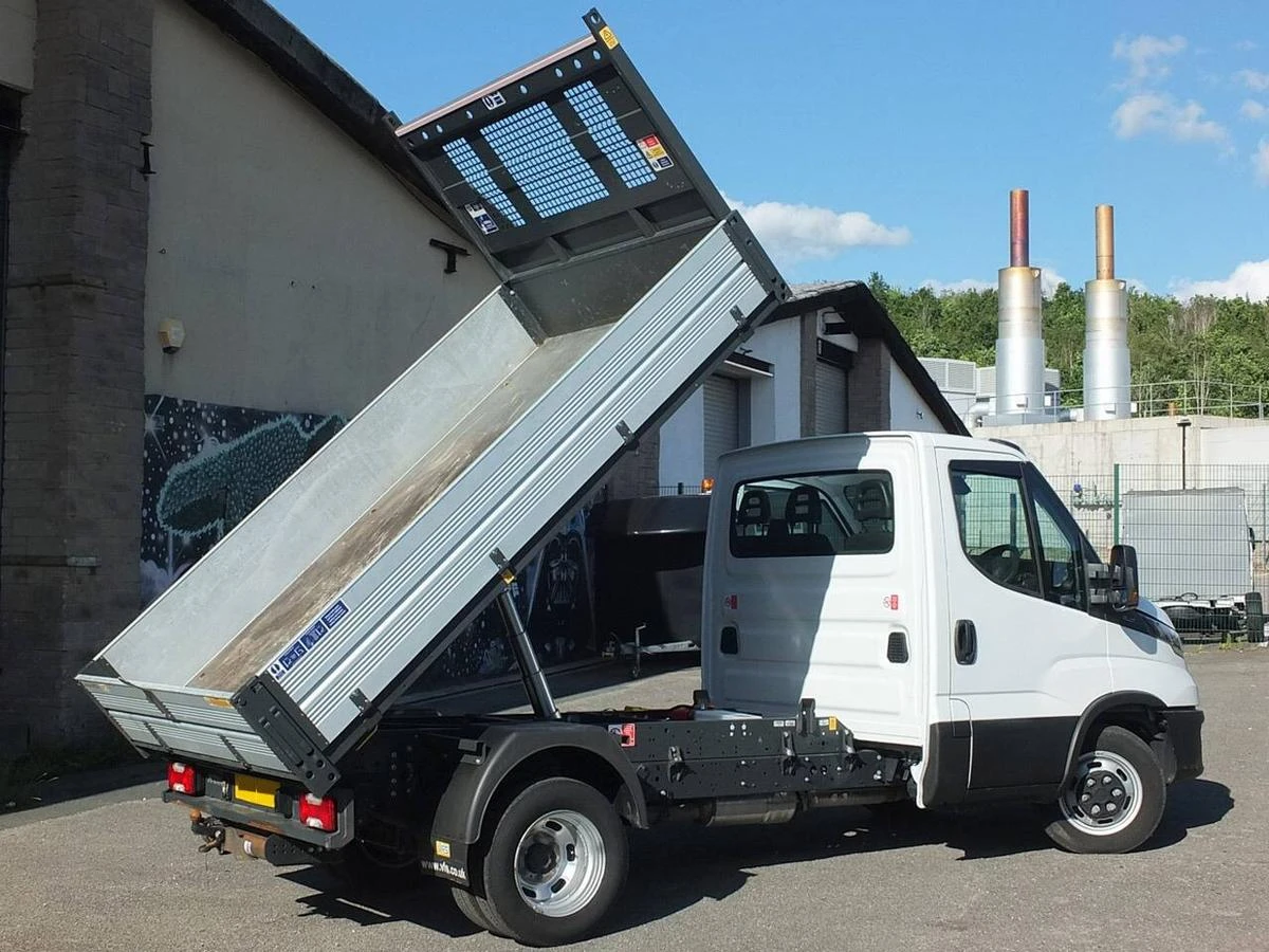2021 Iveco Daily Tipper Van — rear three-quarter view