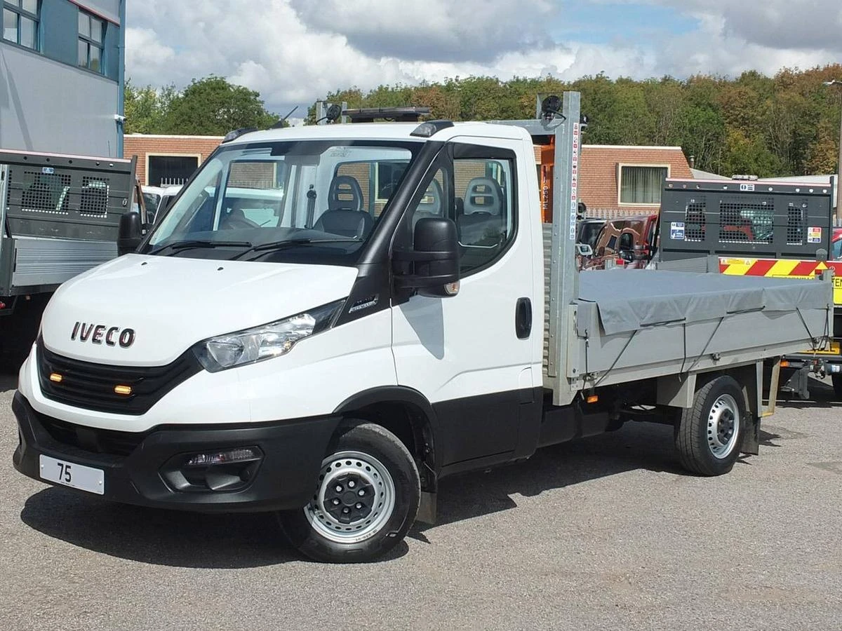 2025 Iveco Daily Tipper Van — front three-quarter view