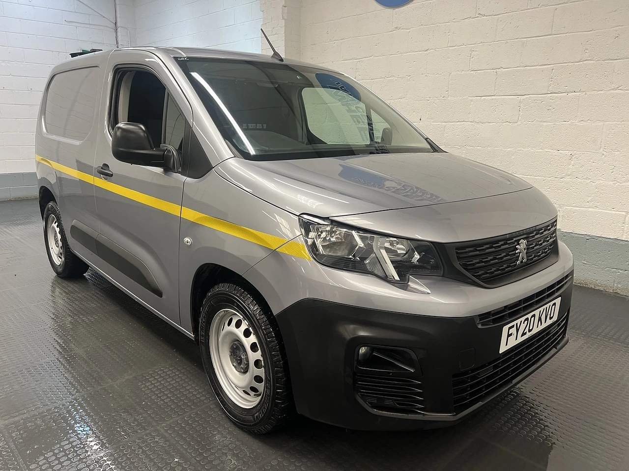 2020 Peugeot Partner Panel Van — front three-quarter view