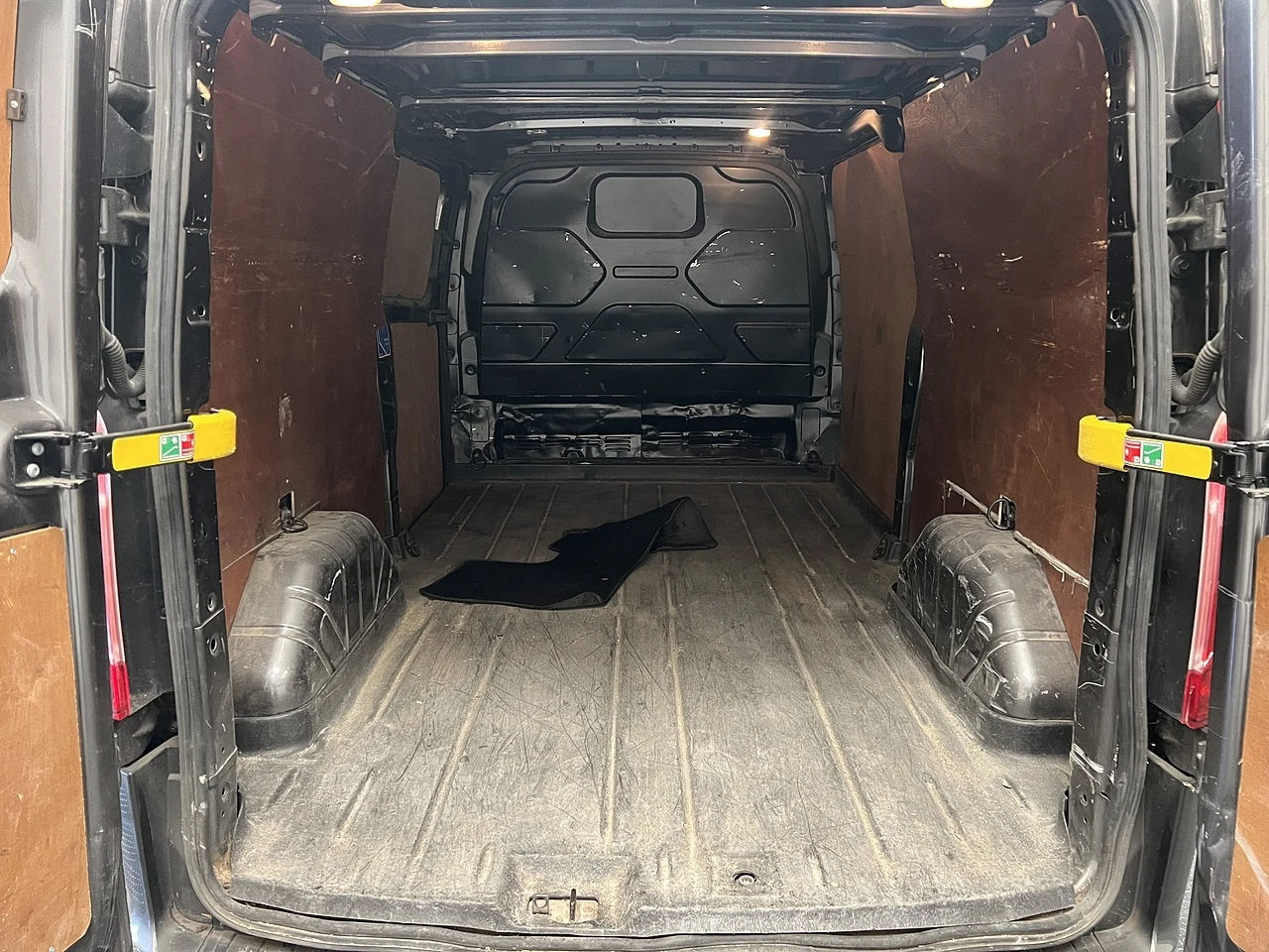 2021 Ford Transit Custom Panel Van — cab interior