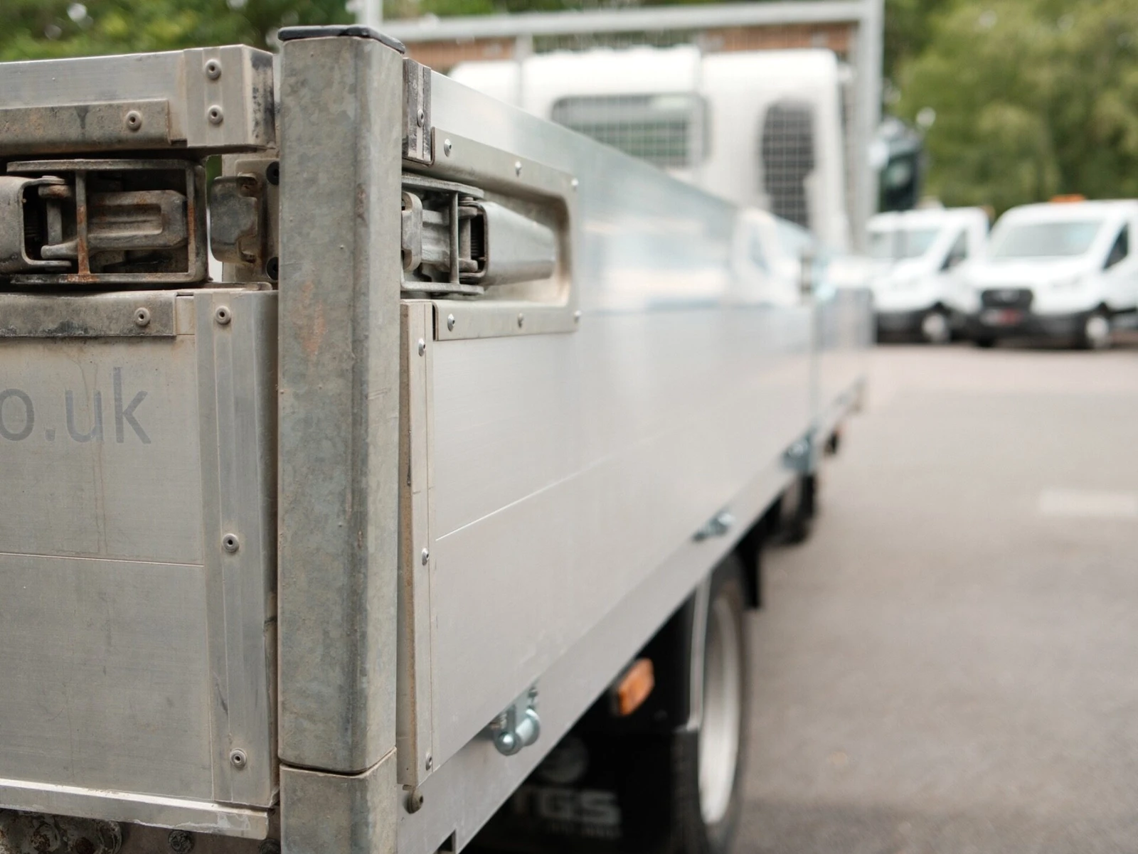 2024 Isuzu Grafter Dropside Van — detail