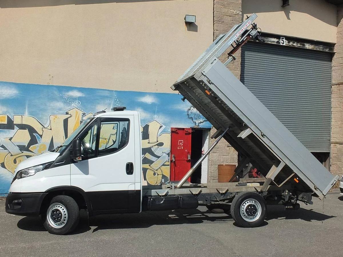 2025 Iveco Daily Tipper Van — side view