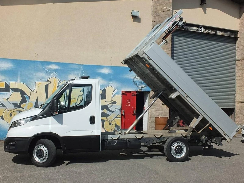 2025 Iveco Daily Tipper Van — side view