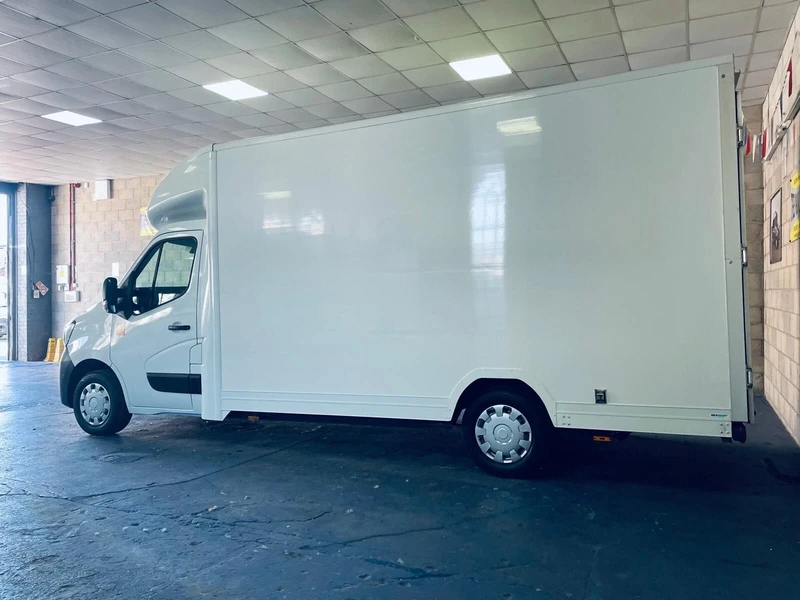 2022 Renault Master Luton Low Loader Van — side view