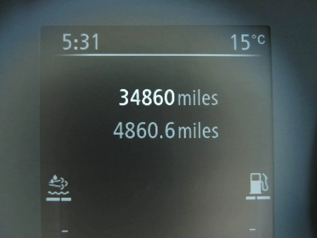 2023 Renault Master Luton Low Loader Van — detail