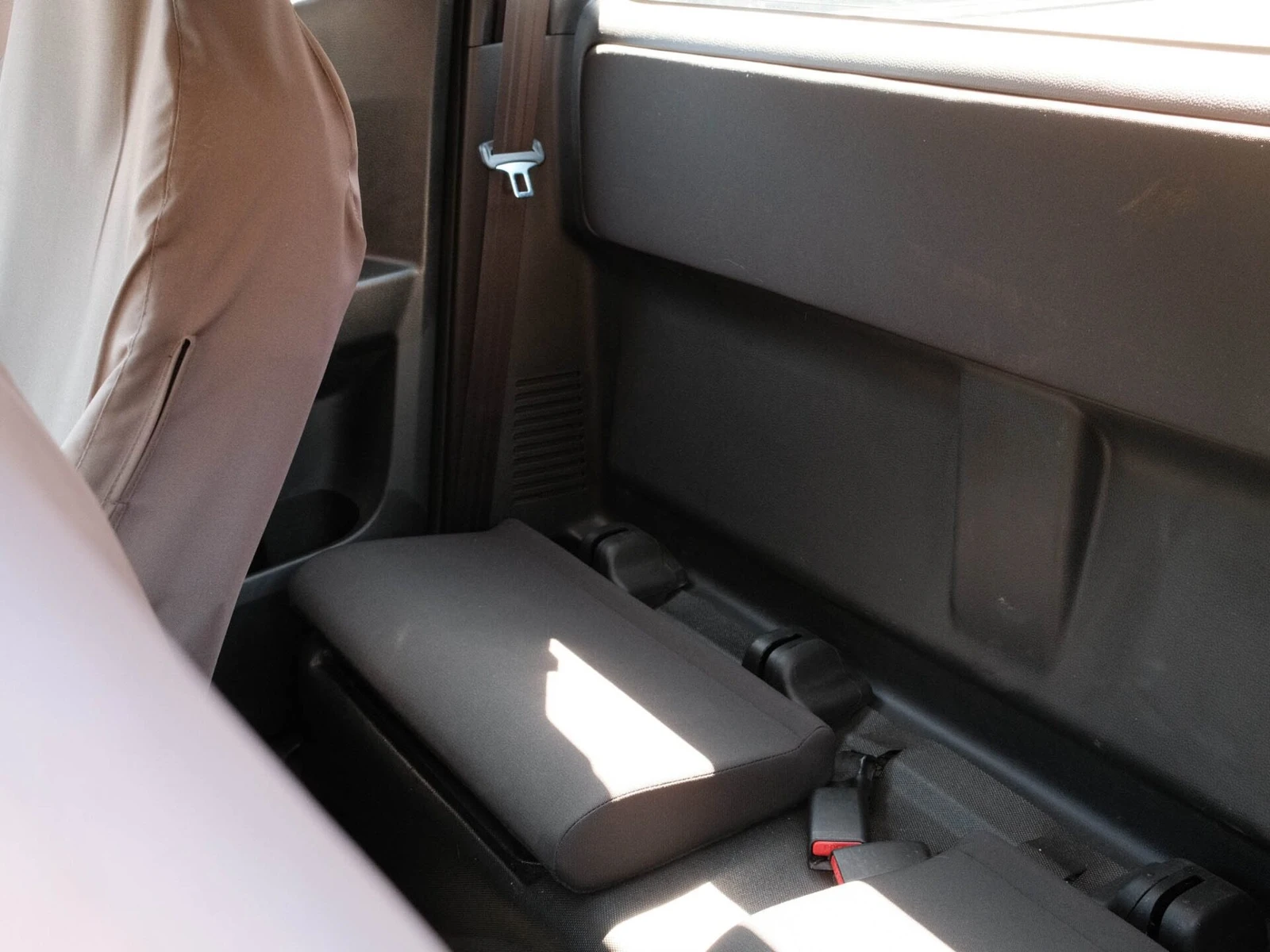2021 Isuzu D-Max PickUp Van — cab interior