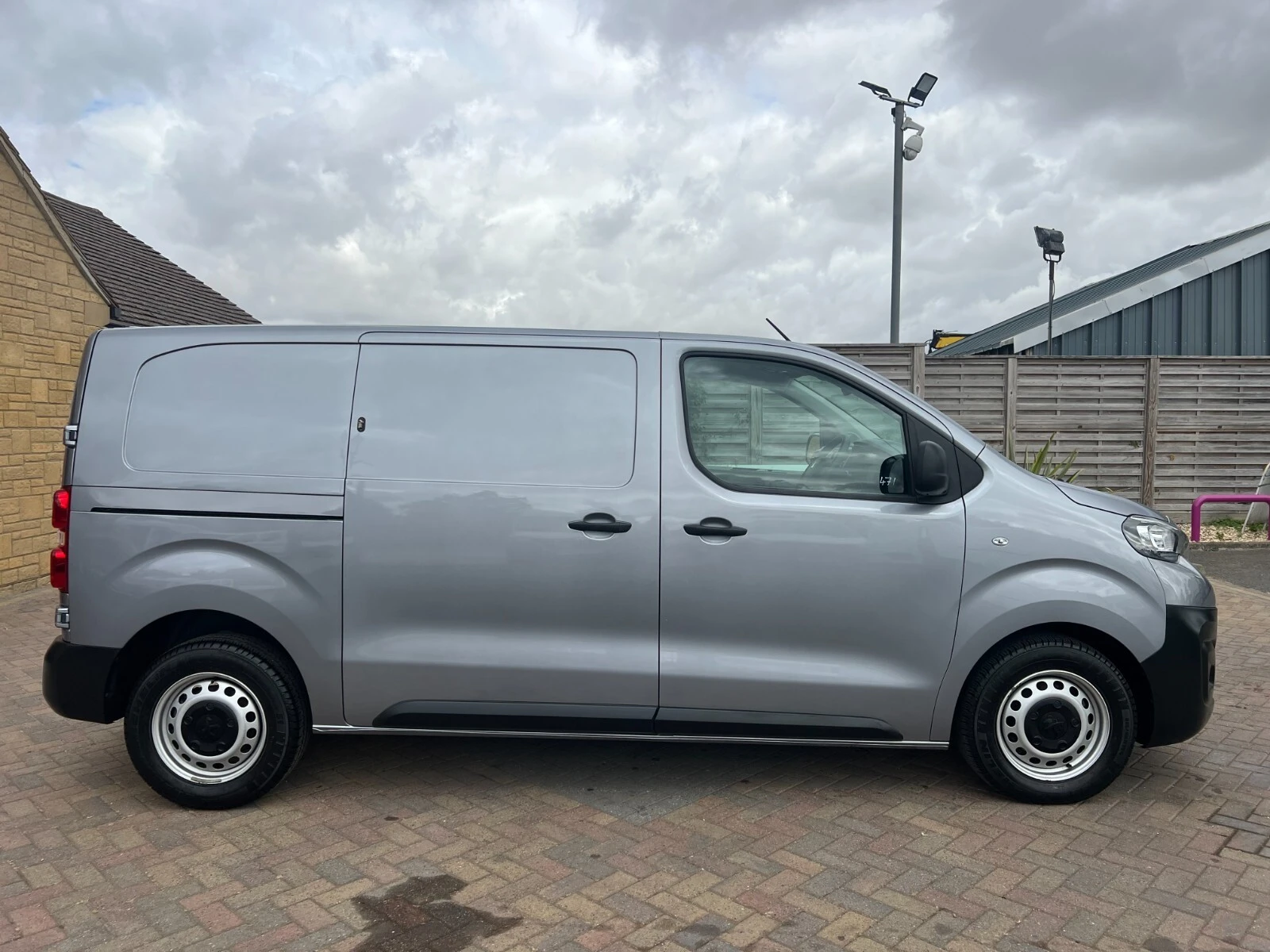 2022 Peugeot Expert Panel Van — side view