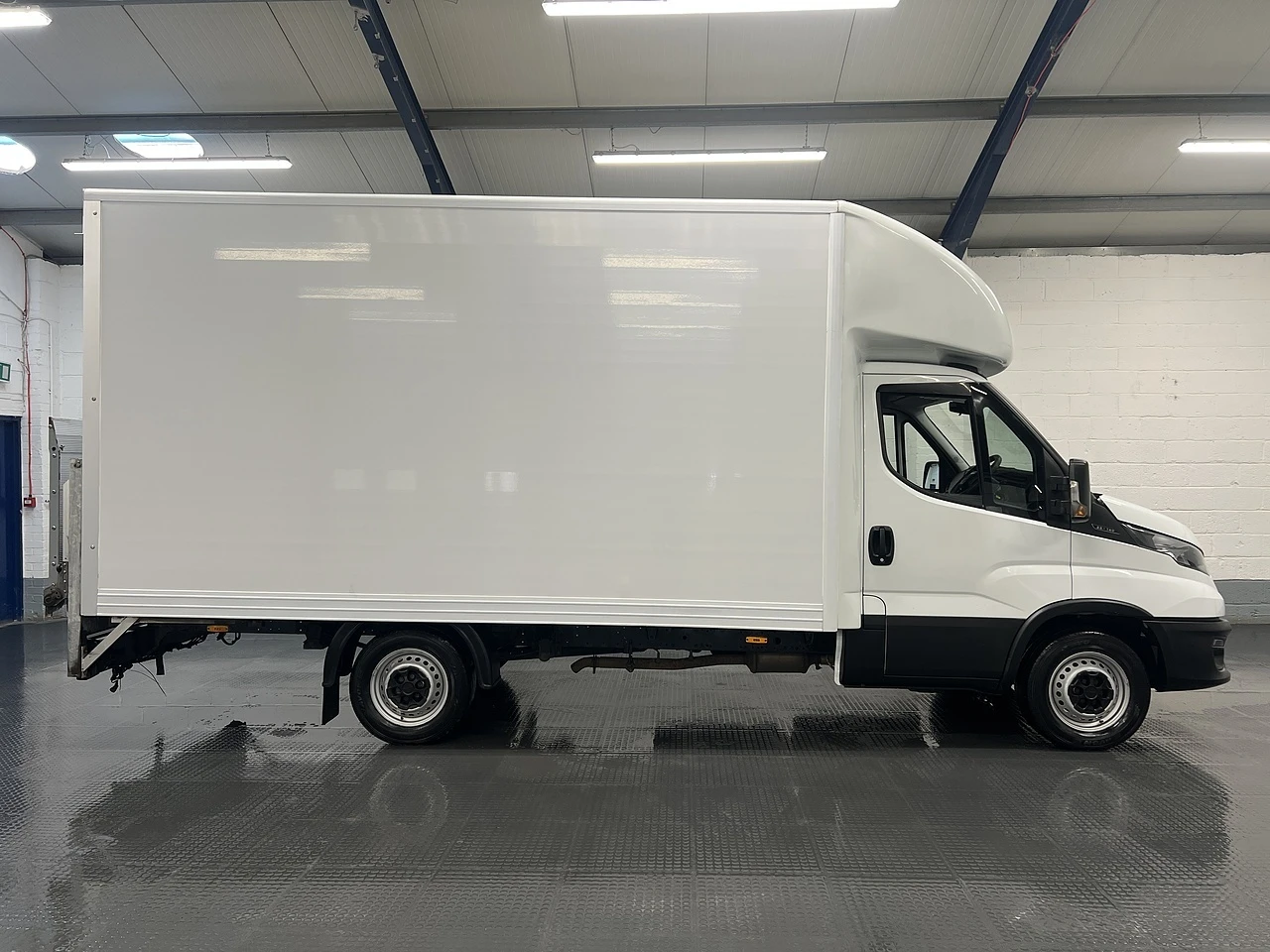 2022 Iveco Daily Luton Box Van — side view